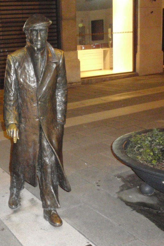 Statua di Umberto Saba di Trieste景点图片