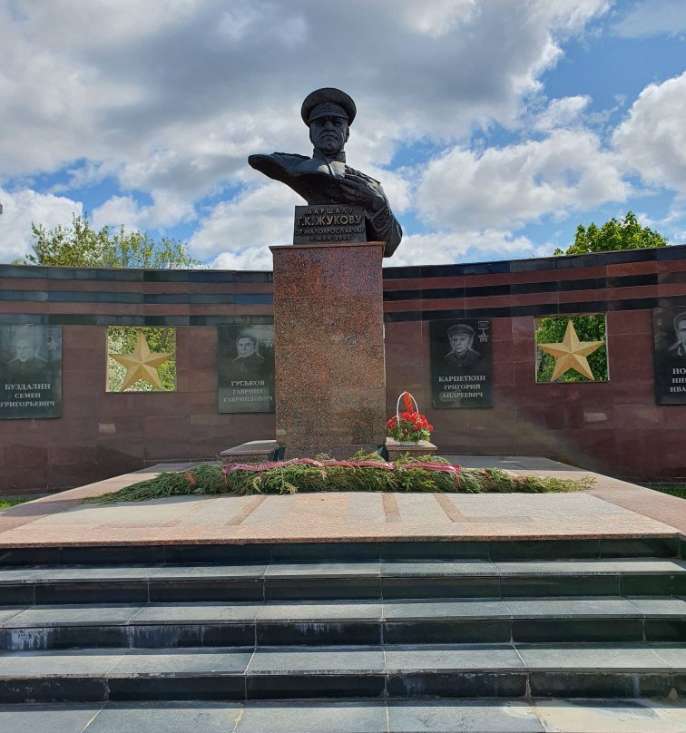Monument to Zhukov景点图片