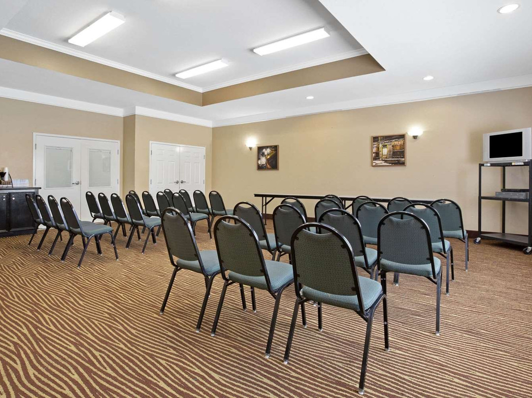 La Quinta Inn & Suites by Wyndham Pearland - Houston South主图