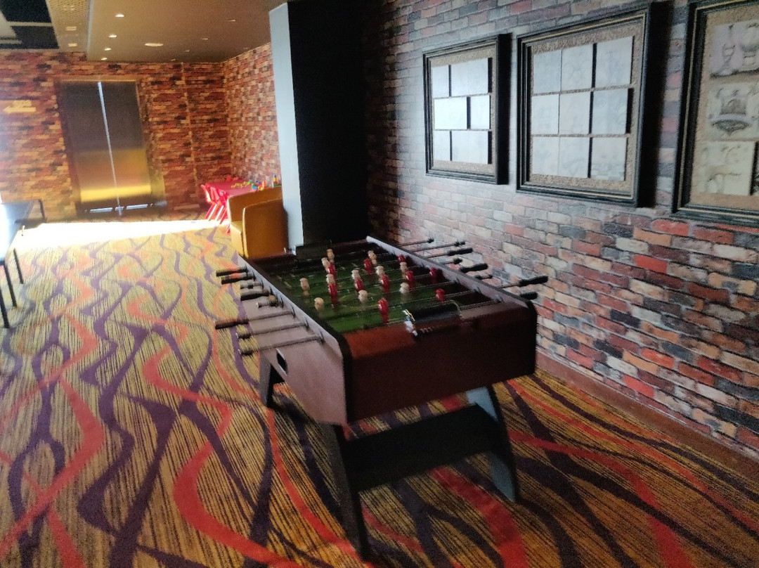 The Golden Crown Hotel主图