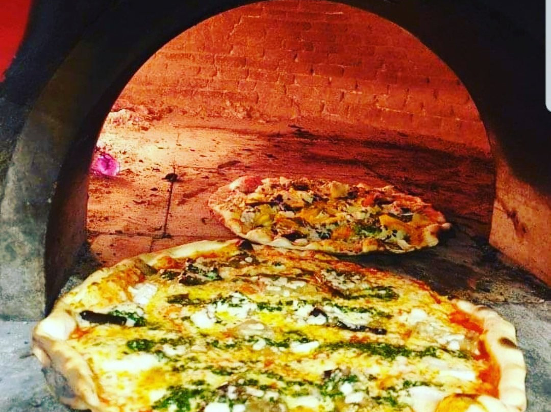 Mezzavia餐馆和美食-La Pizzeria