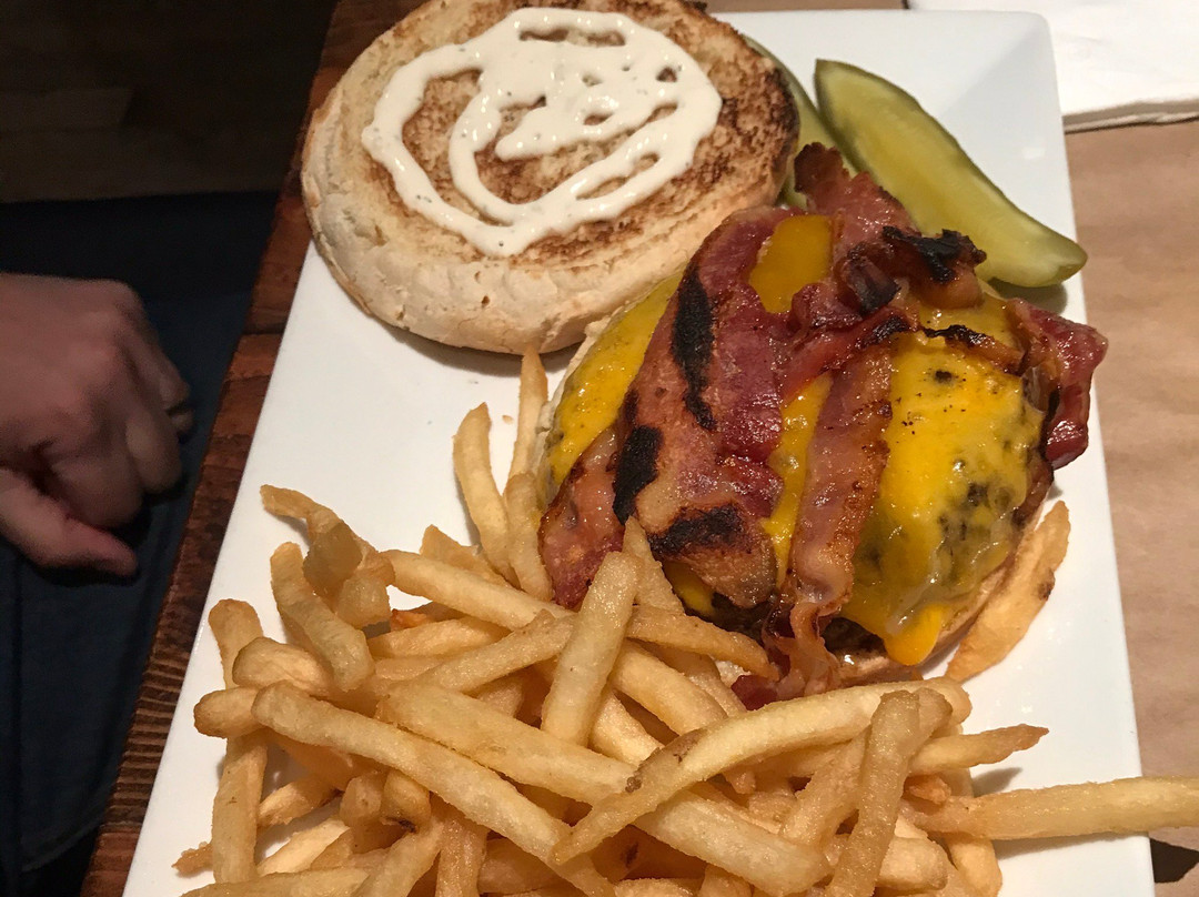 Leo's Midway - Garden City Bar & Restaurant景点图片