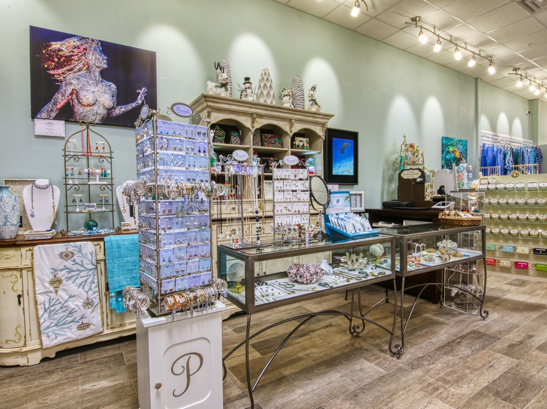 Coastal Gifts and Decor-玛丽湖必去景点