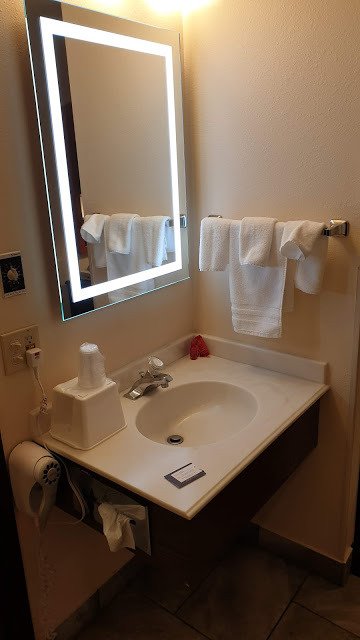 双子瀑布速 8 酒店-浴室