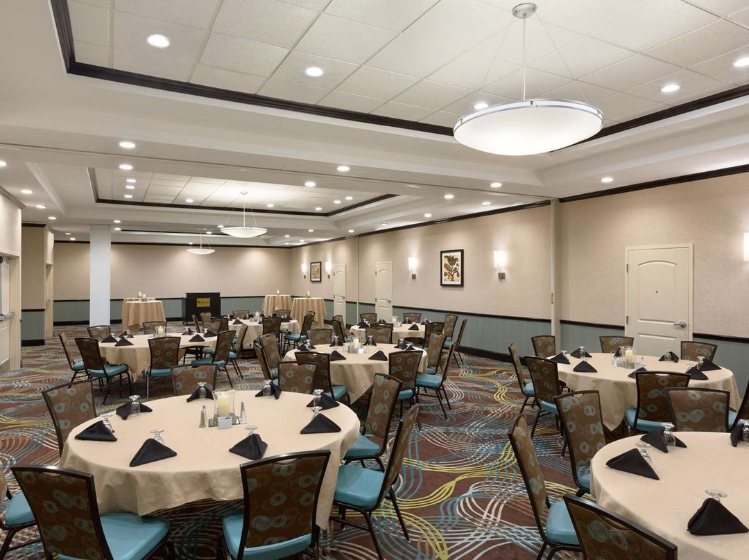 阿比林希尔顿花园酒店主图