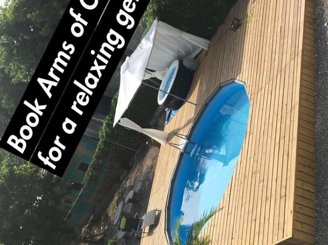 Arms Of Charms Guesthouse主图