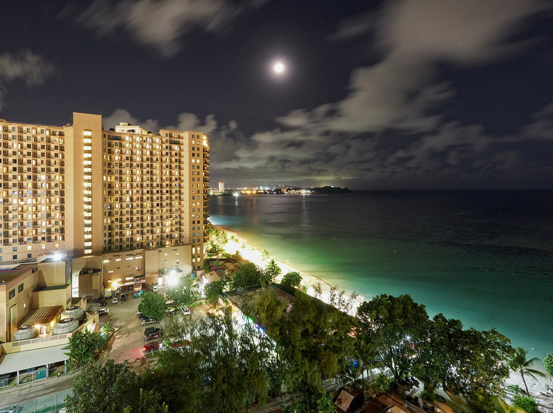 关岛珊瑚礁和橄榄温泉度假酒店主图