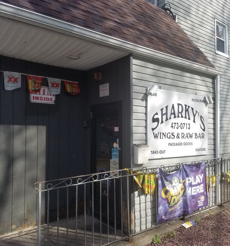 Sharky's Wings & Raw Bar景点图片