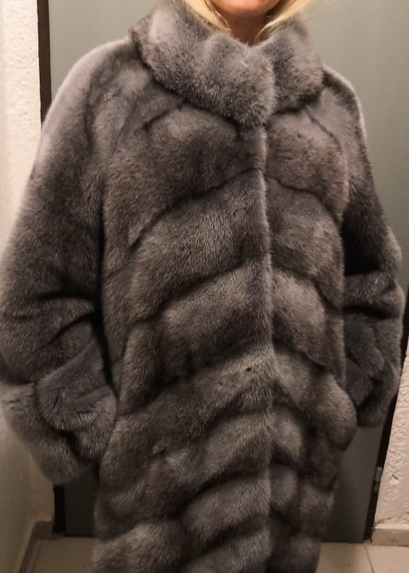 Luxurious Furs景点图片