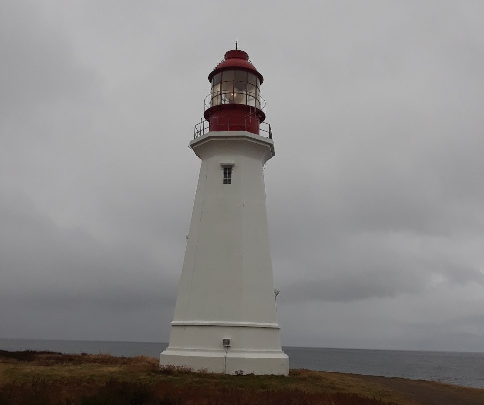 Low Point Lighthouse景点图片