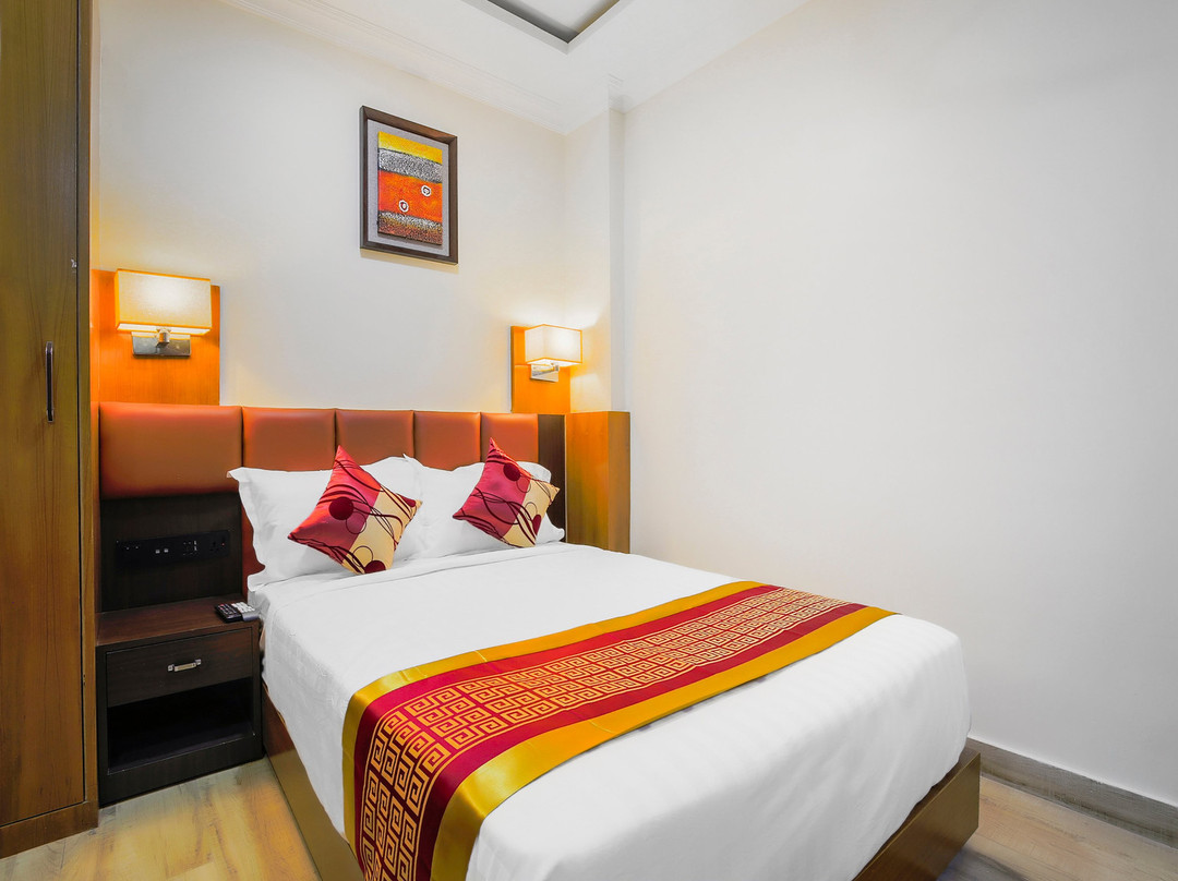 OYO 435 观光客内宫殿酒店主图