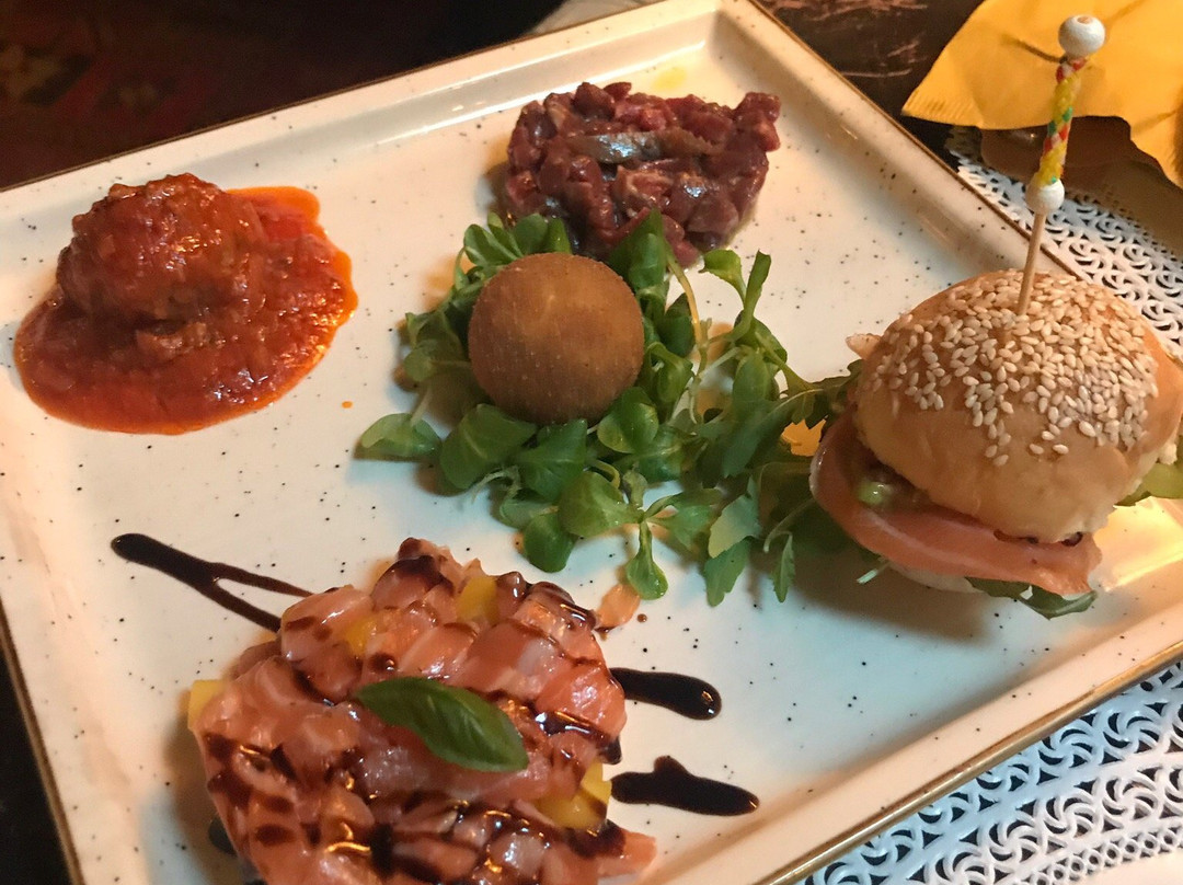 Black Market Art Gallery-罗马必去景点