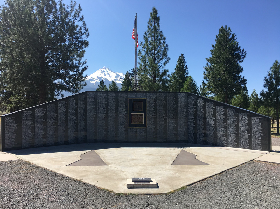 Living Memorial Sculpture Garden-Weed必去景点