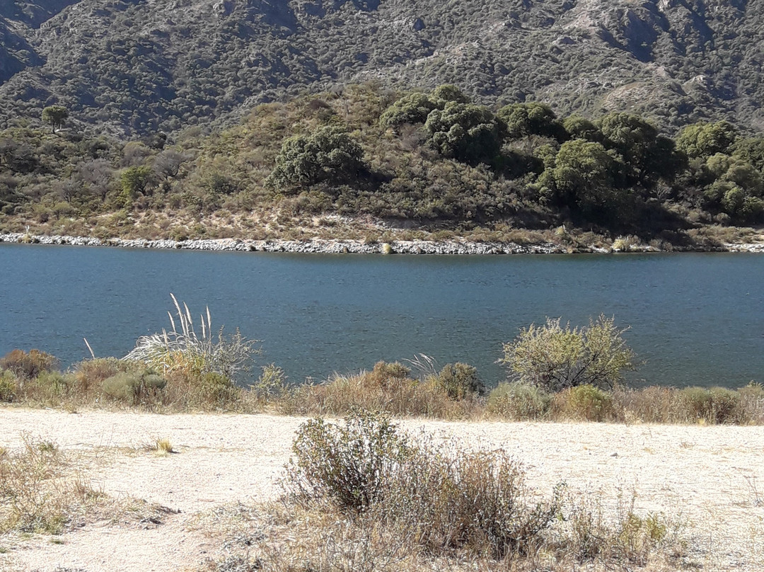 Dique Piscu Yaco-梅洛必去景点