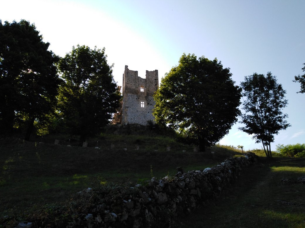 Sokolac Castle景点图片