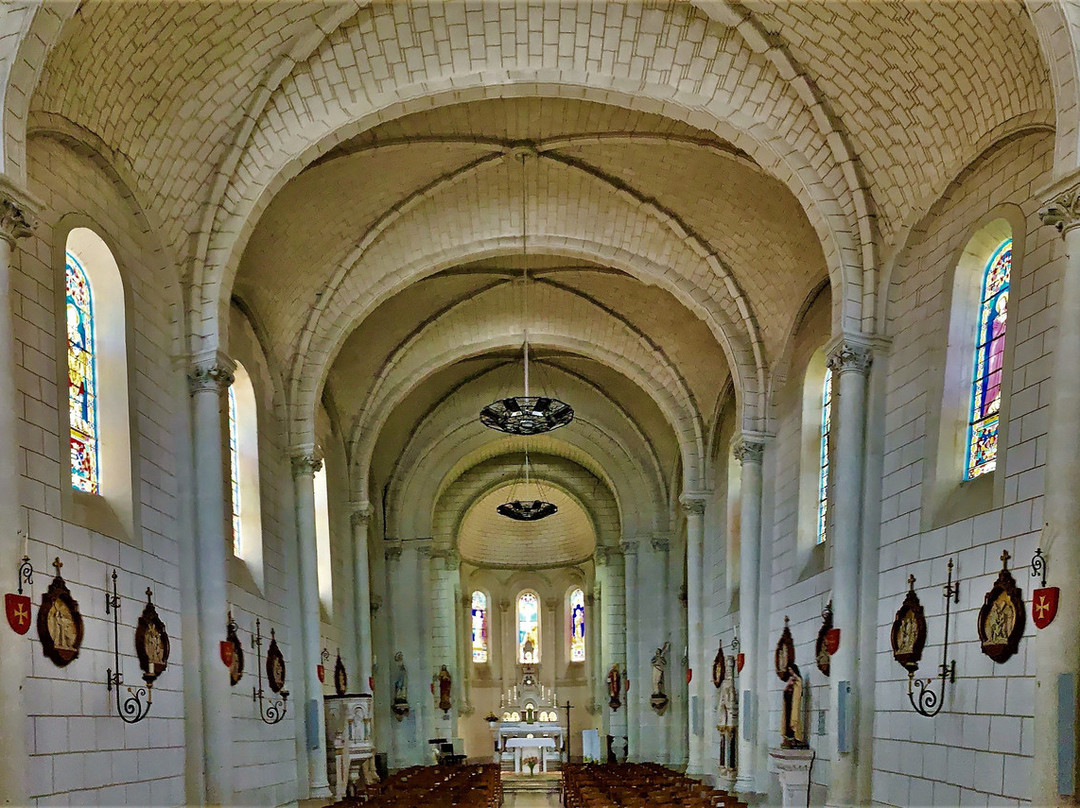 Eglise Saint-Martin et Sainte-Marguerite-Les Ormes必去景点