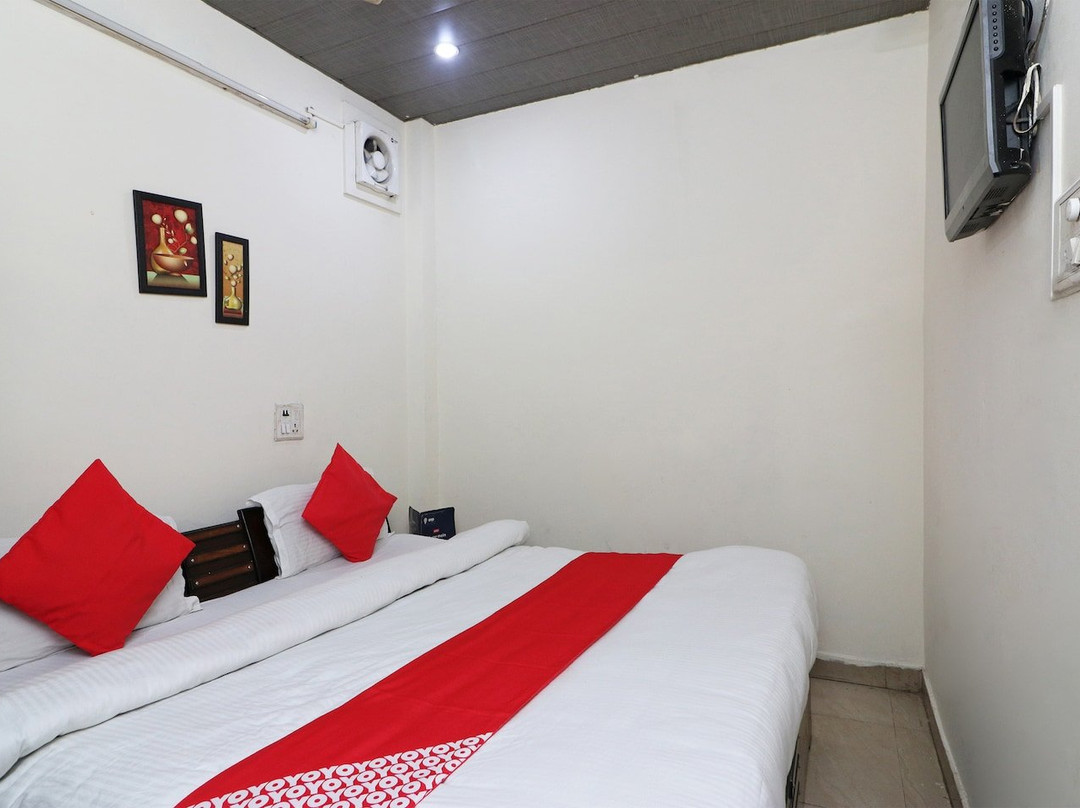 OYO Townhouse 898 Hotel Alpine主图