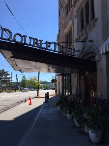 克里夫兰都铎纹章酒店-希尔顿逸林酒店-浴室