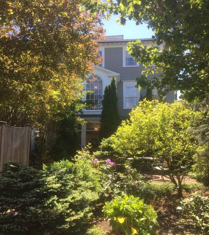 Compass Rose Inn主图