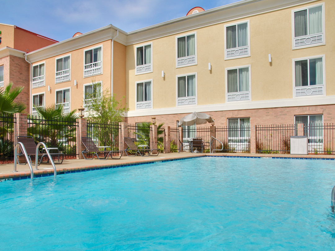 Alexandria Express & Suites主图