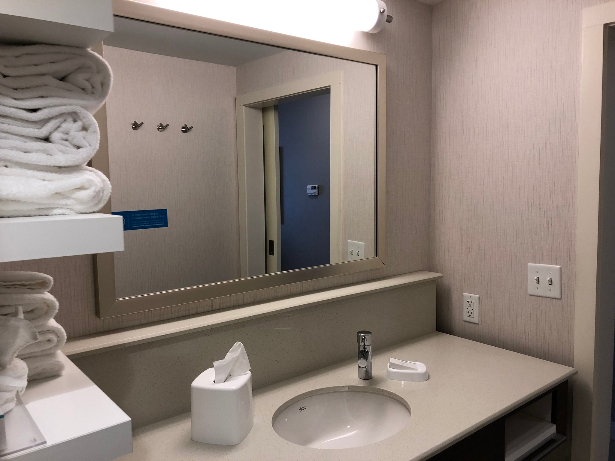 Hampton Inn Amesbury-浴室