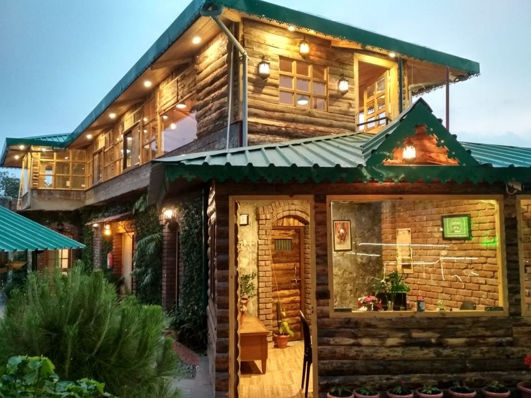 Jharipani Castle主图