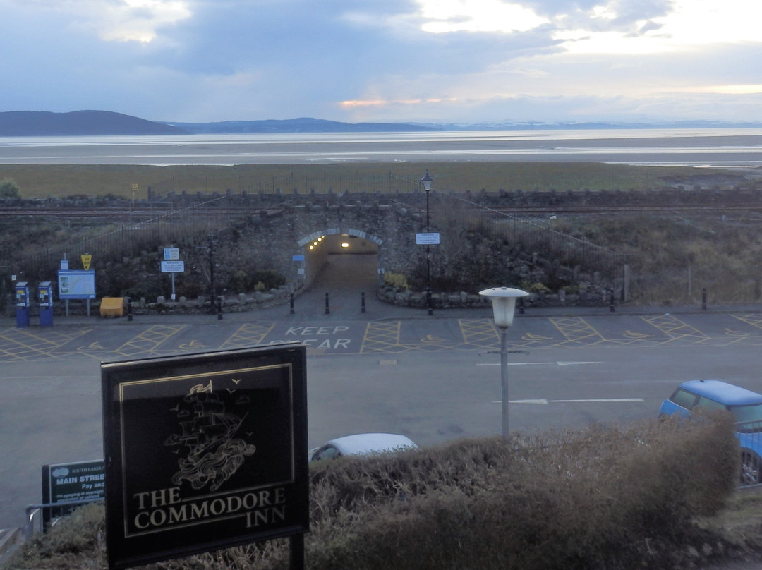 The Commodore Inn主图