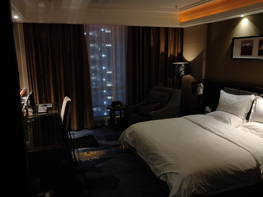 瑞阳皇冠酒店主图