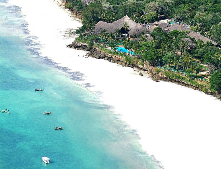 保巴博温泉海滩度假酒店主图