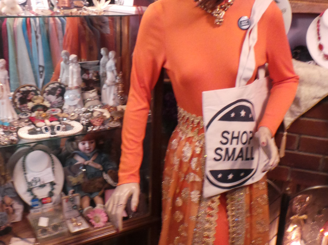 Surviving Sisters' Boutique-海德公园必去景点