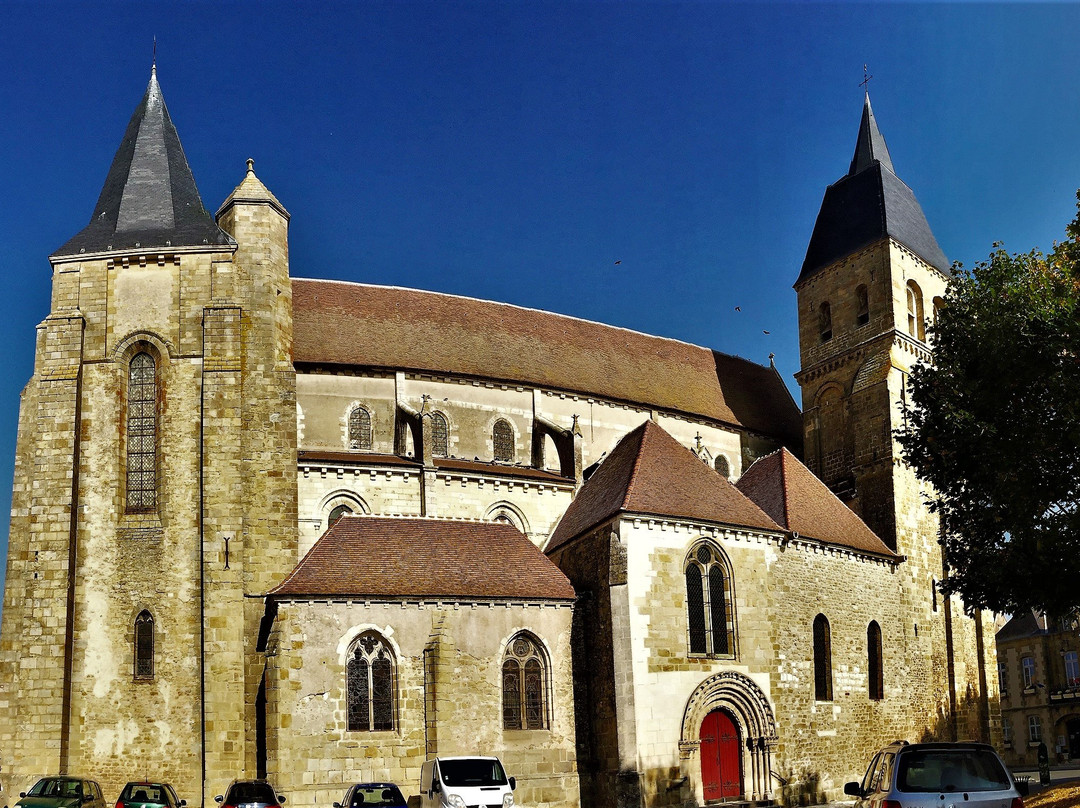 Collégiale Saint-Sylvain-Levroux必去景点