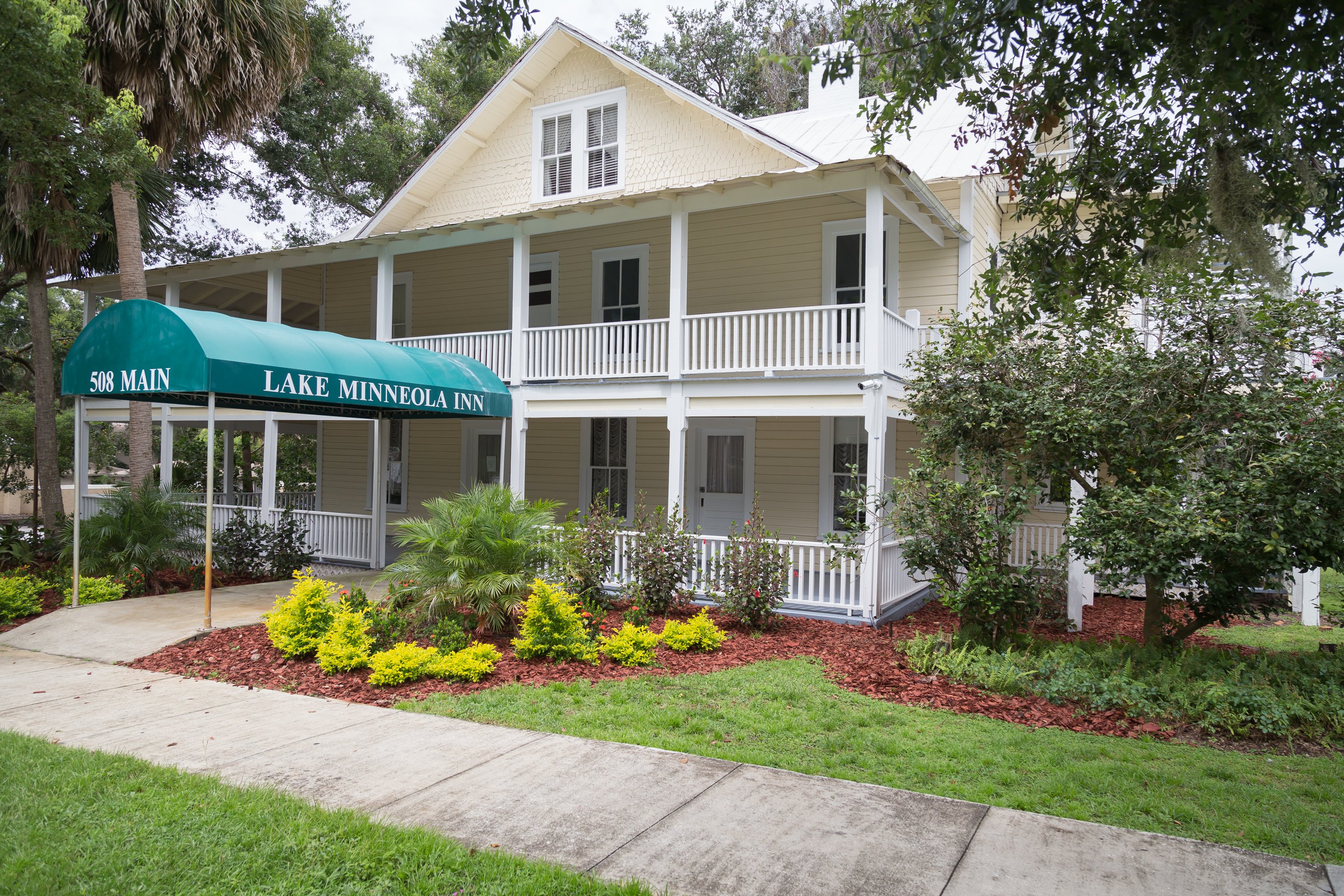 Lake Minneola Inn-Tiki Bar & Grill-官方