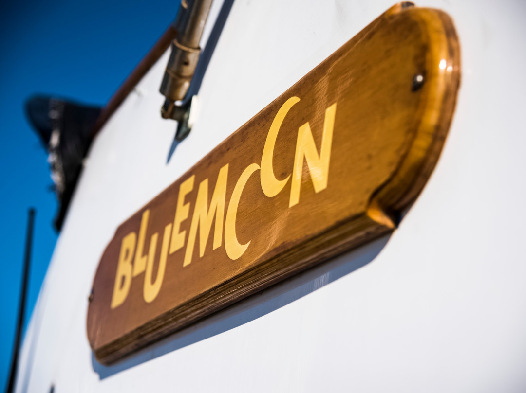 The Blue Moon-玛丽安德尔湾必去景点