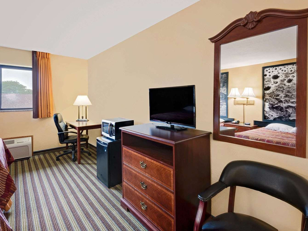 Super 8 by Wyndham Iowa Falls主图