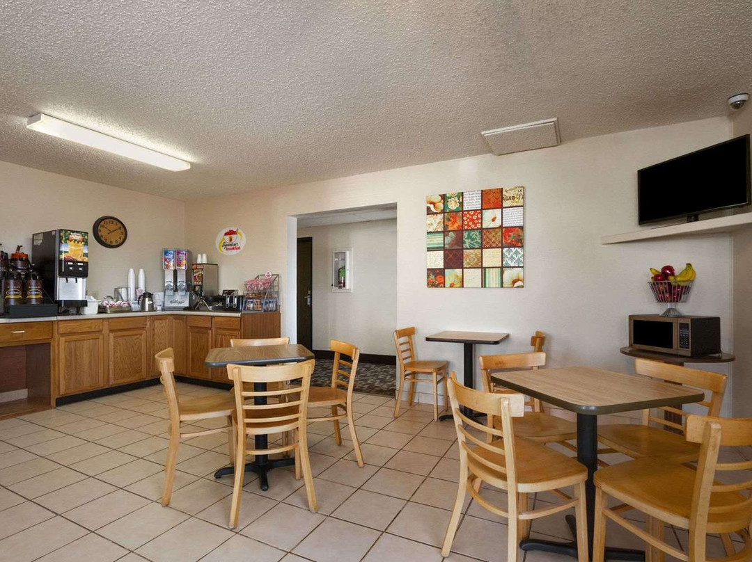 布莱克威尔速8酒店主图