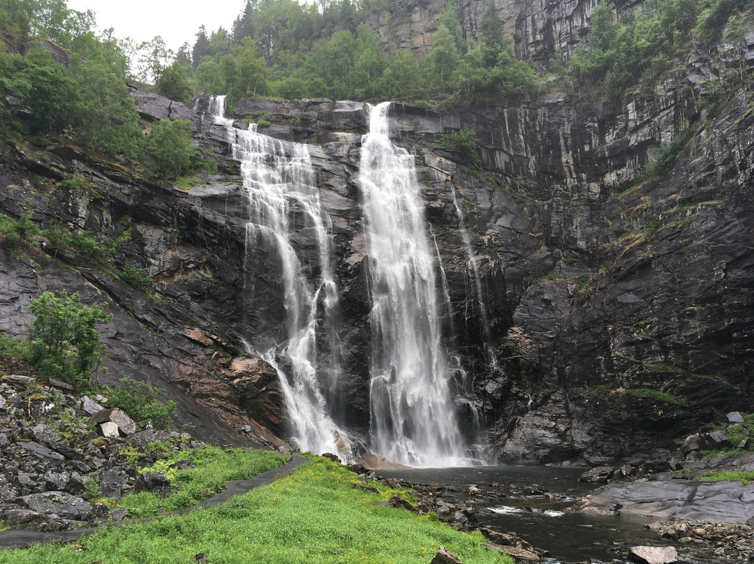 Skjervsfossen Waterfall景点图片