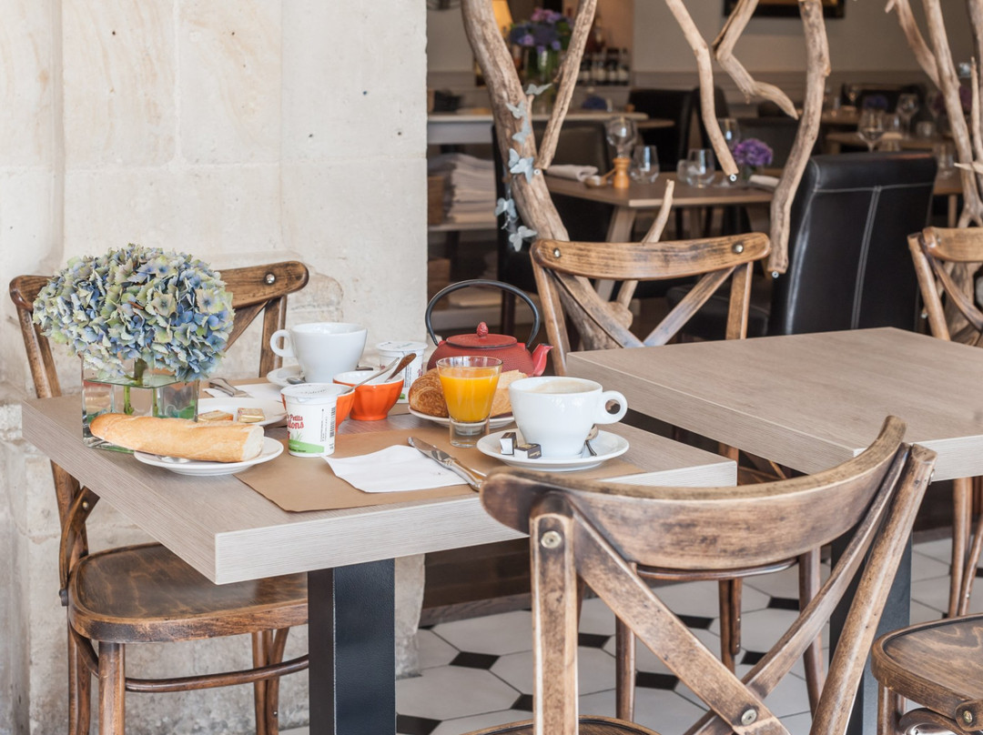 Logis Hôtel les Glycines主图