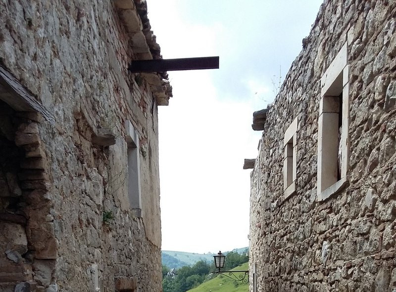 Chiesa Madre della Madonna delle Grazie-Roccacaramanico必去景点