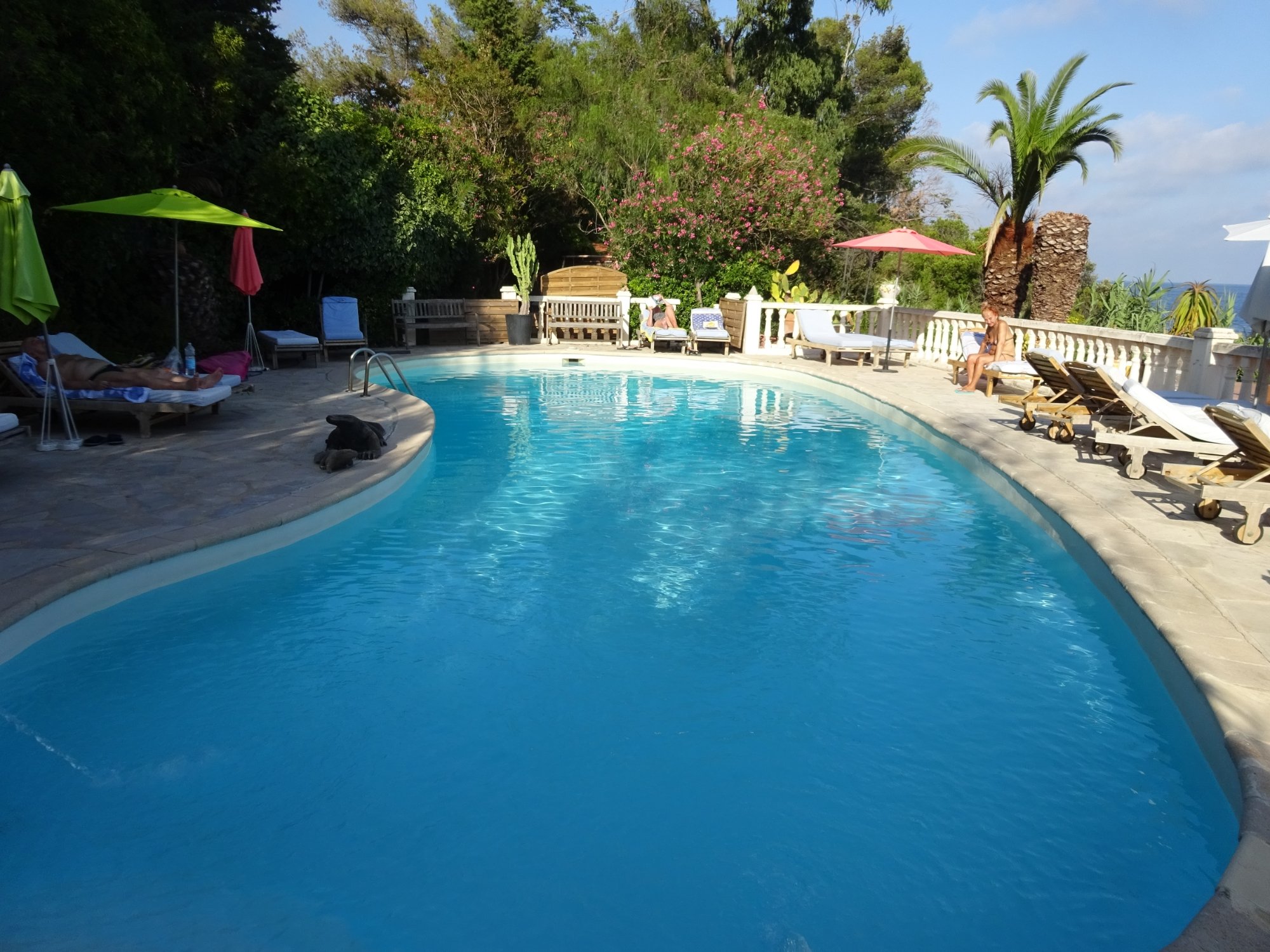 Le Relais des Calanques-泳池