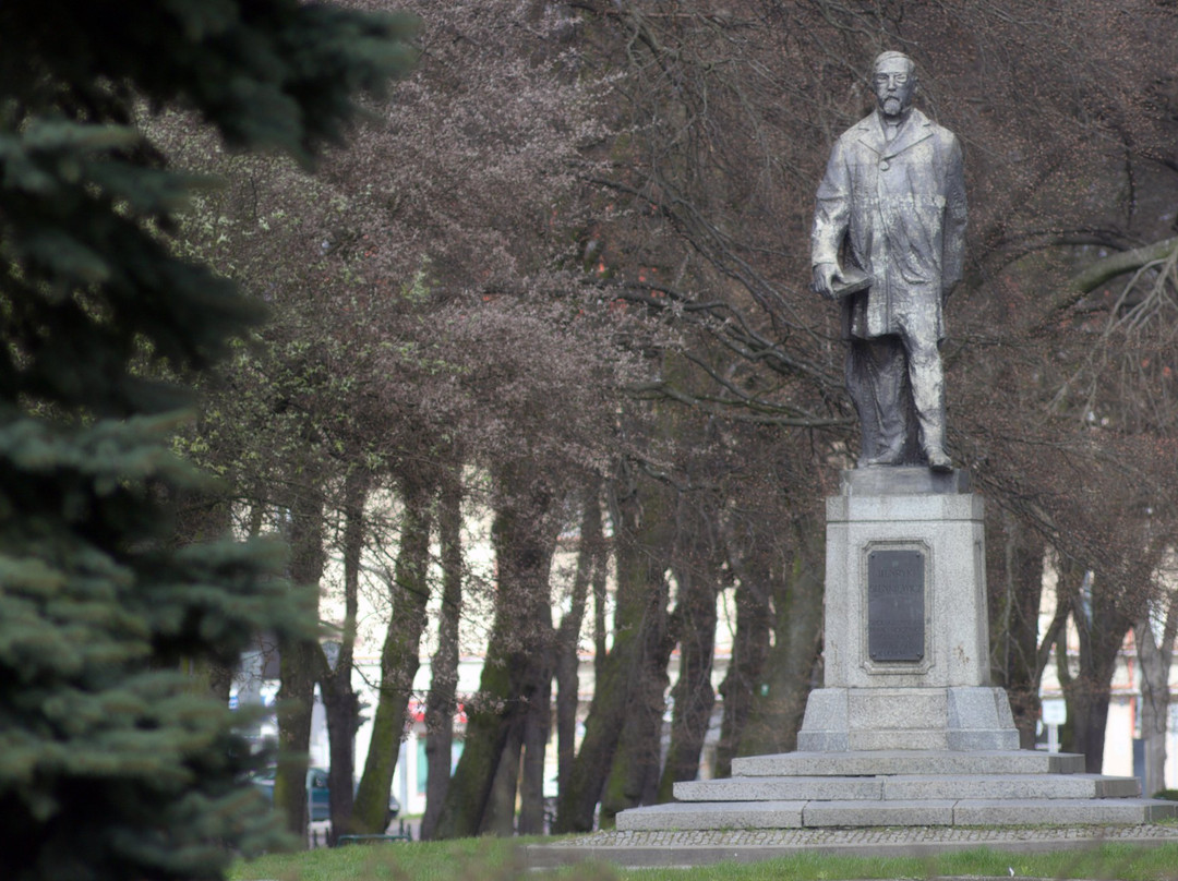 Monument of Henryk Sienkiewicz in Słupsk景点图片