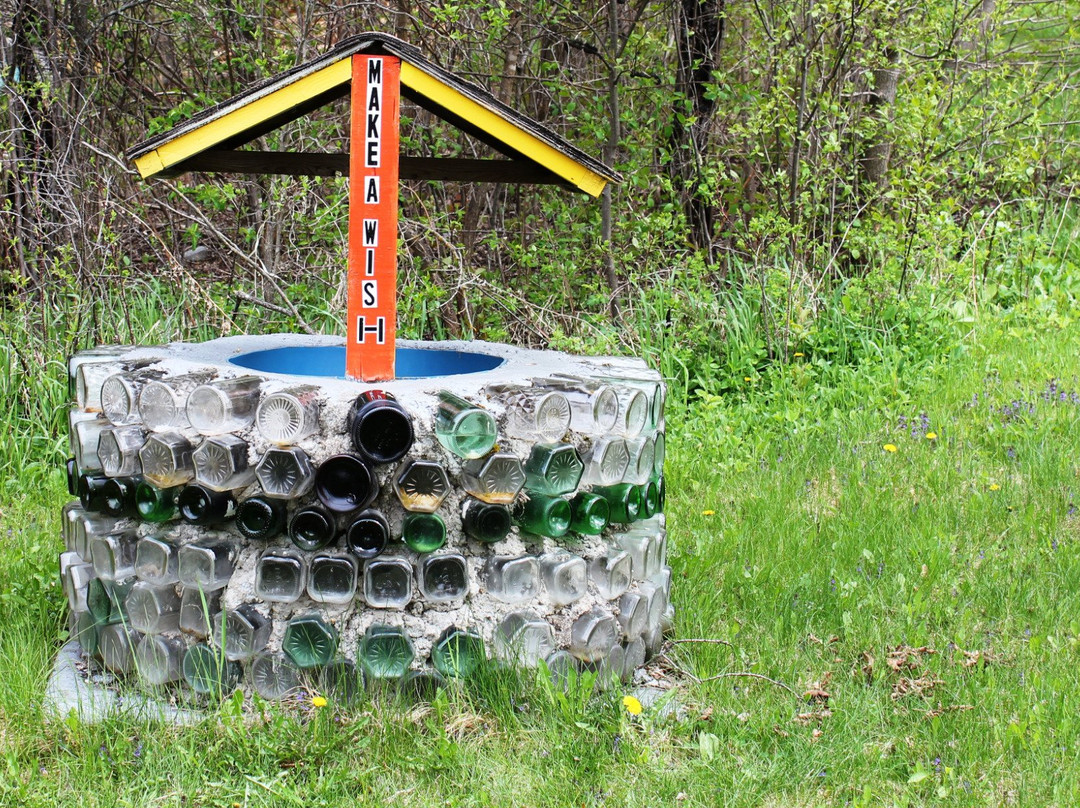 Redditt Bottle House景点图片