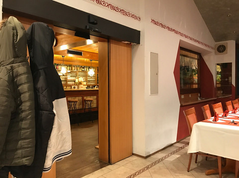 弗洛拉酒店主图