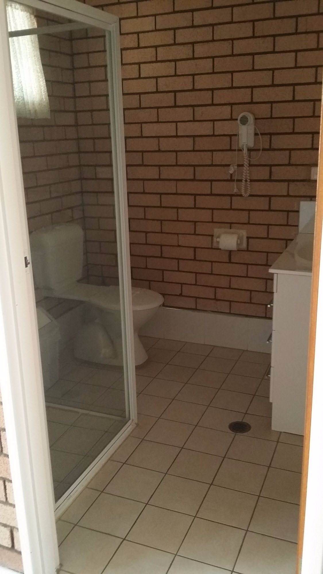 The Country Manor Motor Inn-浴室