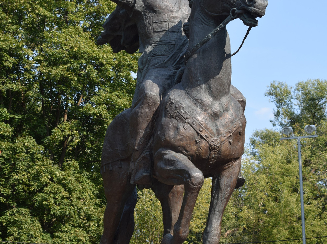 Monument to Manas Velikodushny景点图片