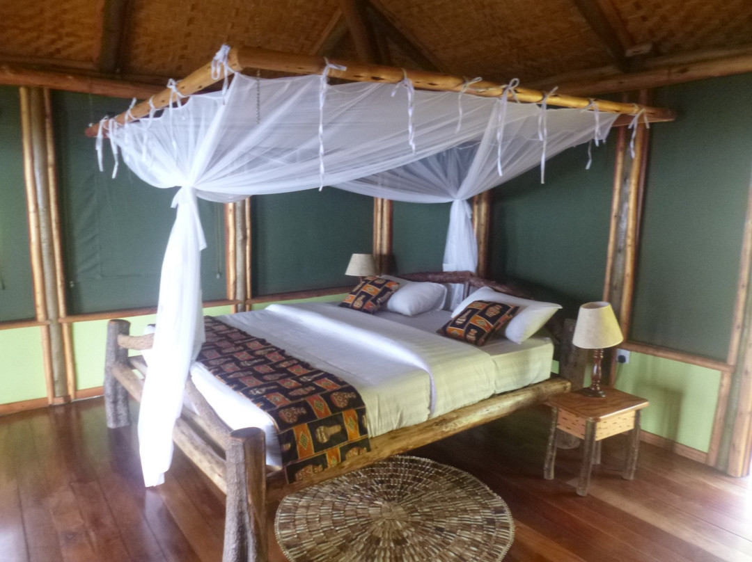 Twin Lakes Safari Lodge