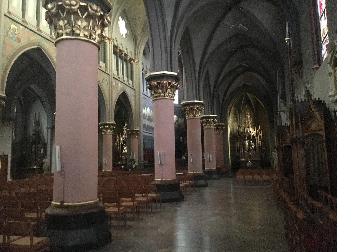 阿尔泽特河畔埃施旅游景点-Eglise Saint Henri