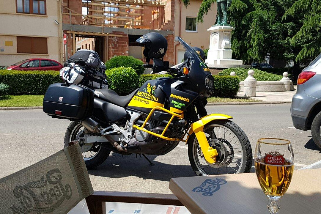 Moto 24 Adventure Motorcycle Rentals and Tours景点图片