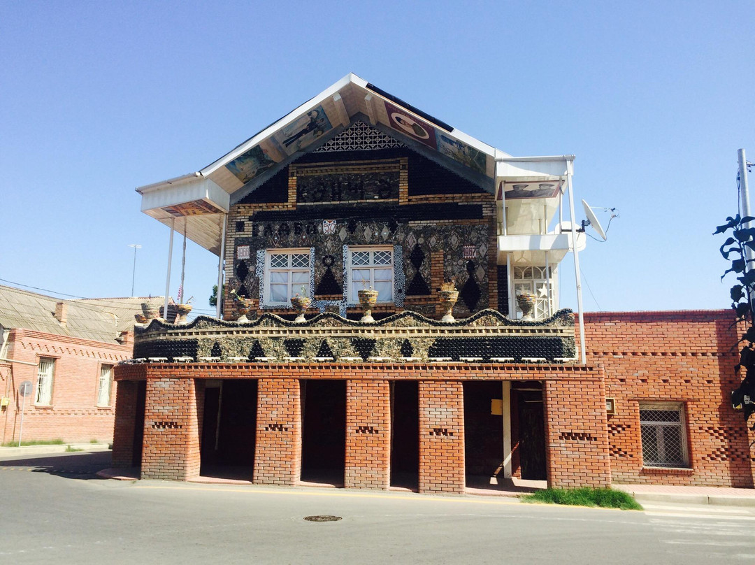 Bottle House-占贾必去景点