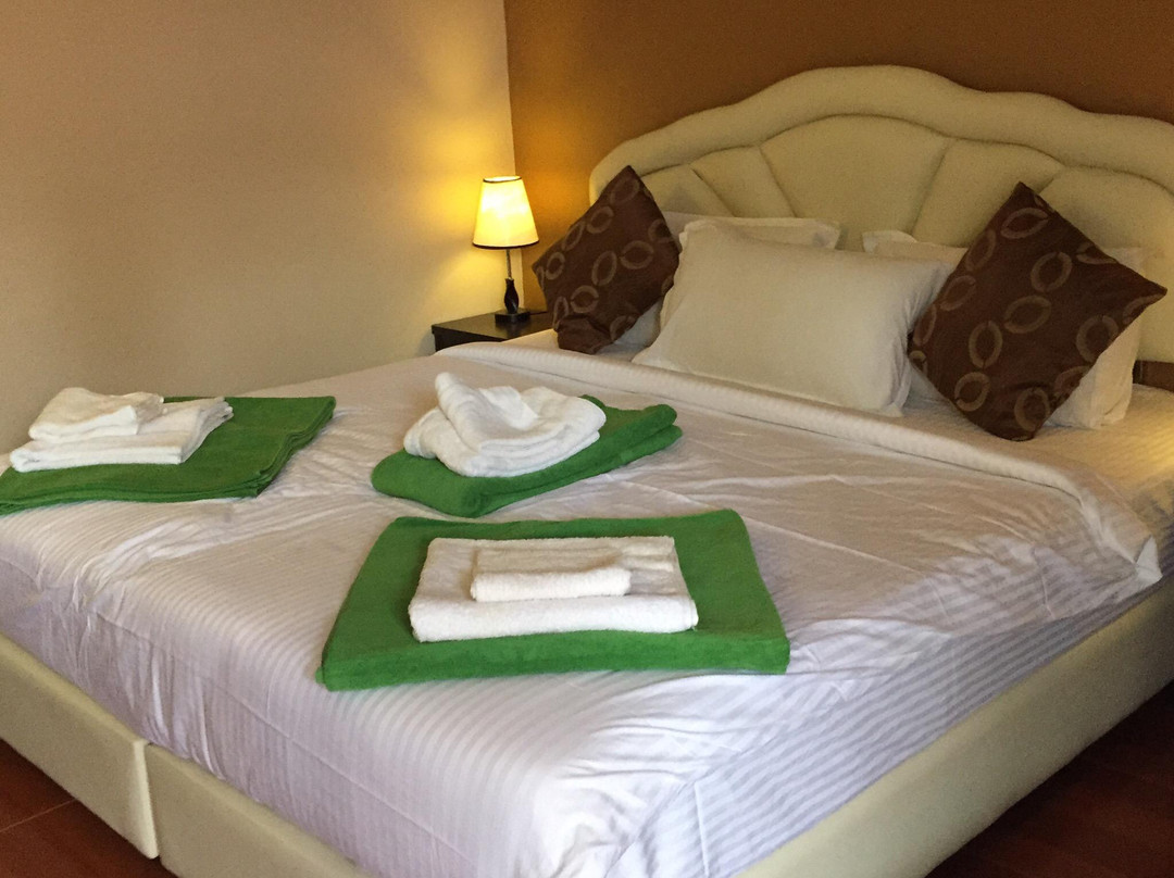 乌库拉斯酒店住宿-甘巴鲁旅馆