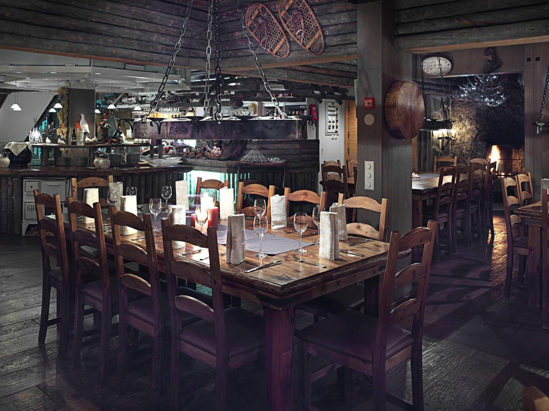 Akaslompolo餐馆和美食-Yllashumina, Humina Restaurant